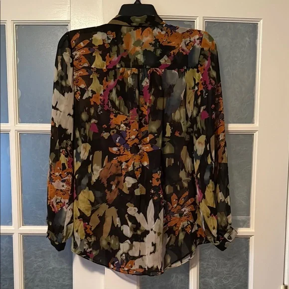 CAbi Graphic Blouse with Notched Collar and 3/4 Cuffed Sleeves - Picture 5 of 6